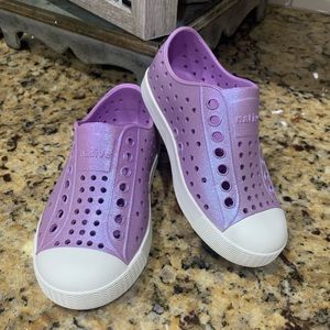 Natives girls Jefferson Iridescent shoes size 10 l